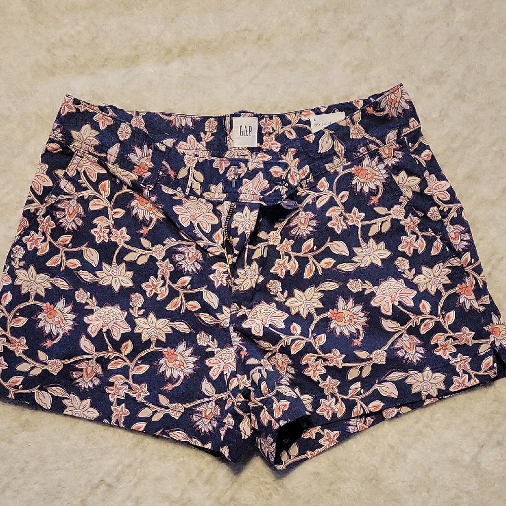 GAP Women's Floral Navy Shorts